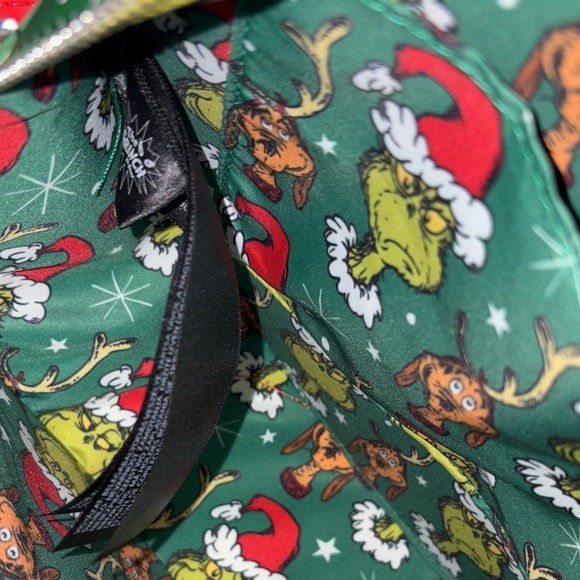 NWOT How The Grinch Stole Christmas Lenticular Wreath Portrait crossbody bag. - Picture 8 of 8
